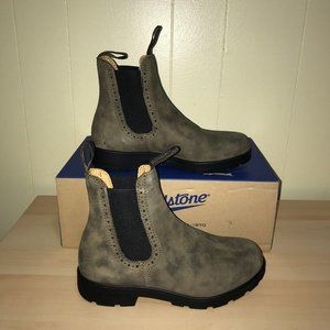 Blundstone Ankle Boots in Brown and Black
